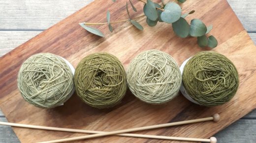 Dzierganie na drutach korzystając z zielonych włóczek