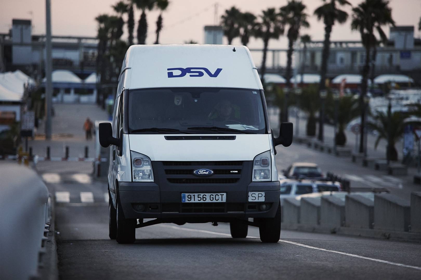 Wóz dostawczy DSV XPress transportujący prototypy