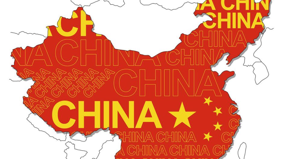 Czerwona mapa Chin na białym tle