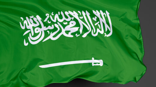 Flaga Arabii Saudyjskiej, która składa się z dwóch kolorów: zielonego i białego