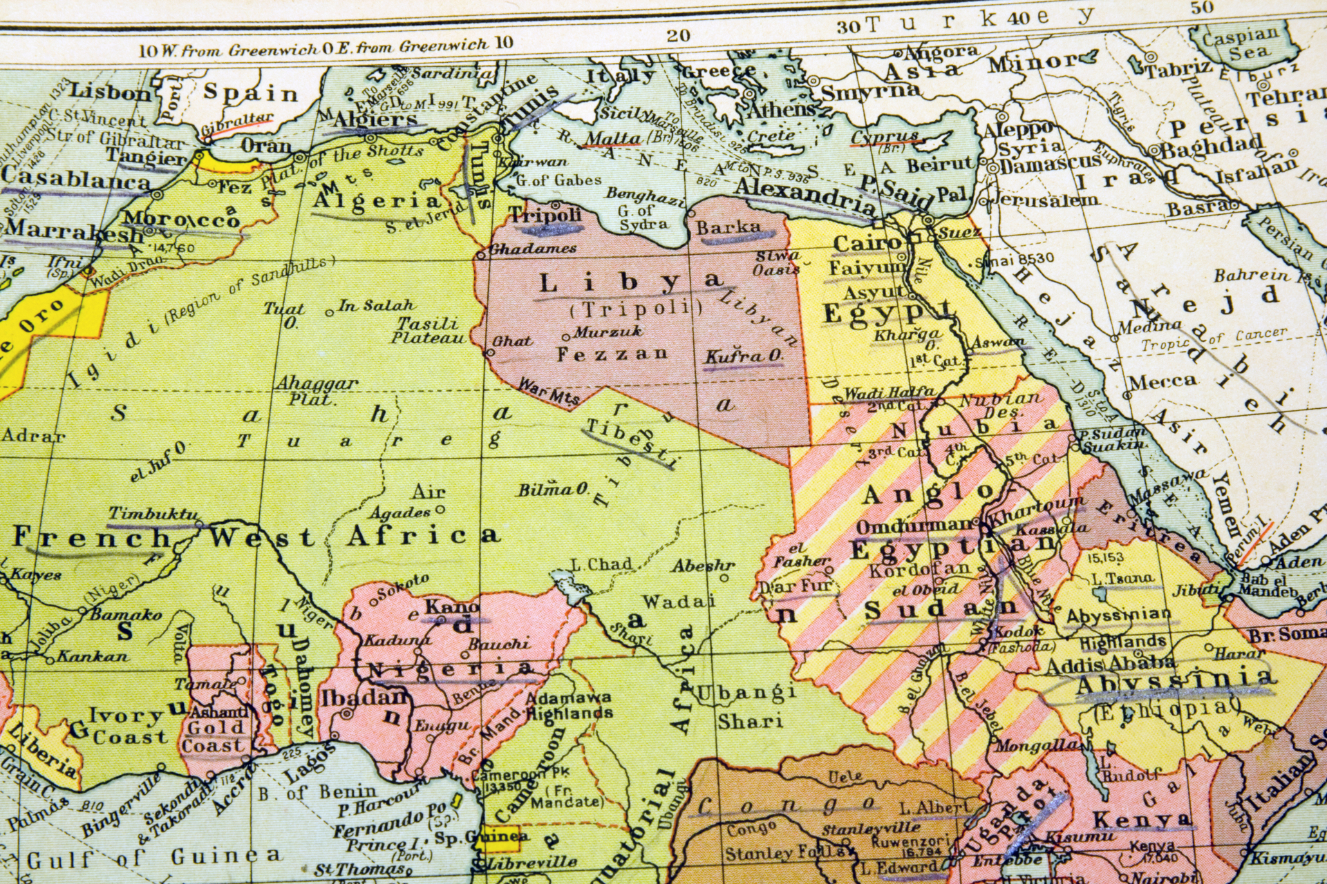Znacznik w kształcie Afryki na mapie, symbolizujący obszar, w którym wydobywany jest uran